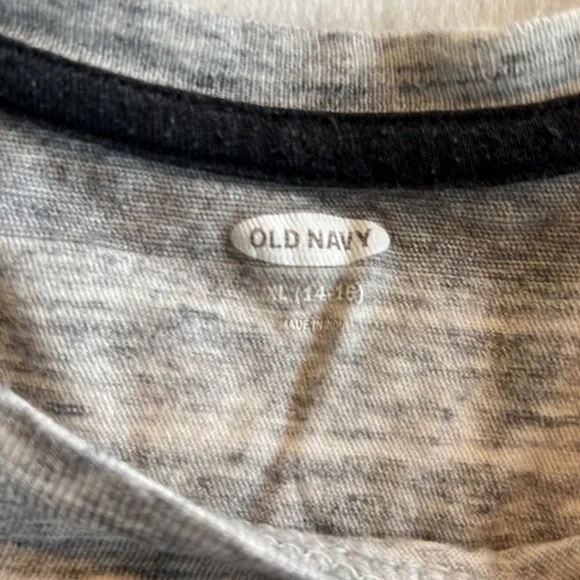 BOYS XL Old Navy Long Sleeve Tee - Picture 2 of 3